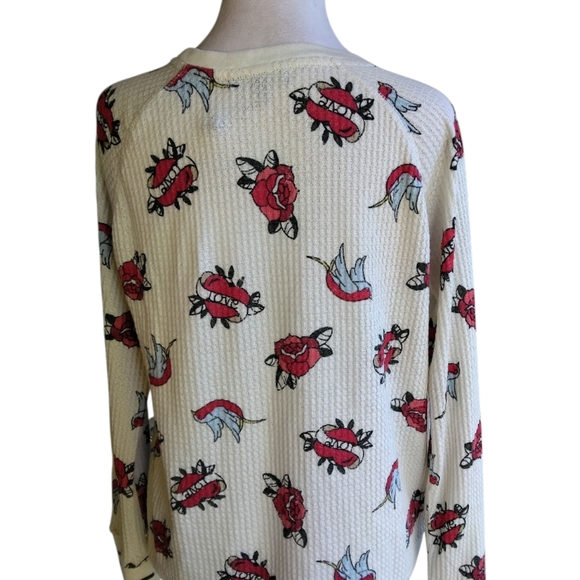 P.J. Salvage Love Gram Tattoo Print Thermal Top NWT Size Medium - Picture 6 of 9